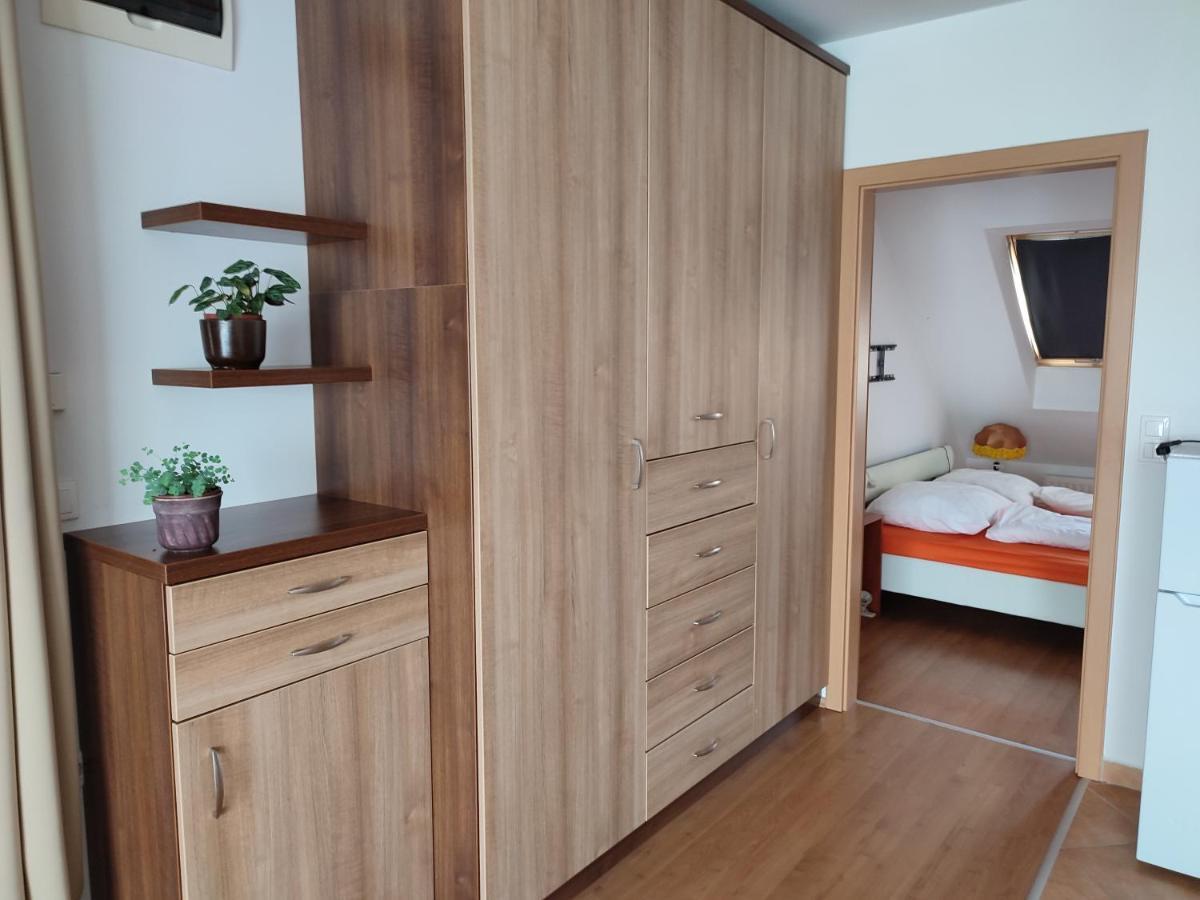 Larix Apartman Sárvár Εξωτερικό φωτογραφία