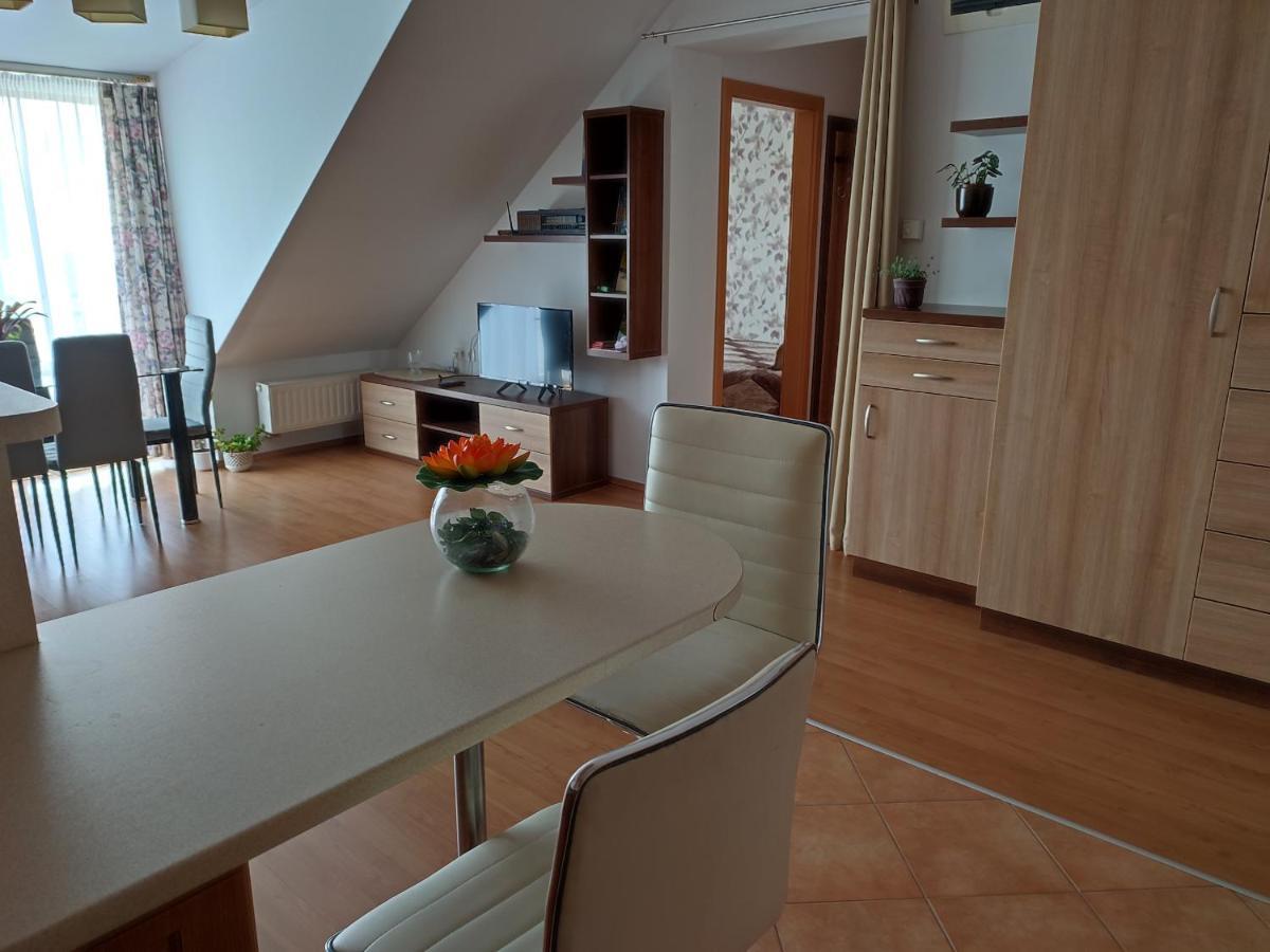 Larix Apartman Sárvár Εξωτερικό φωτογραφία